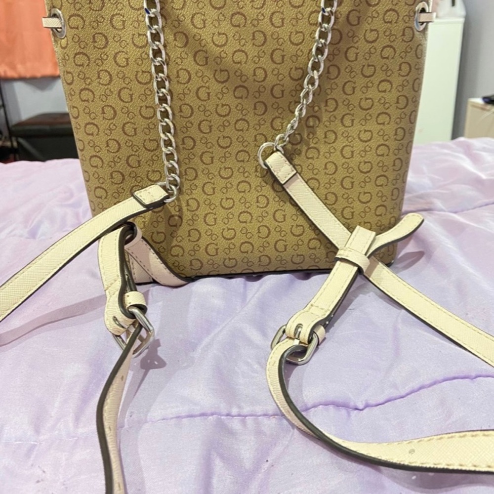 Guess back pack - Picture 4 of 4
